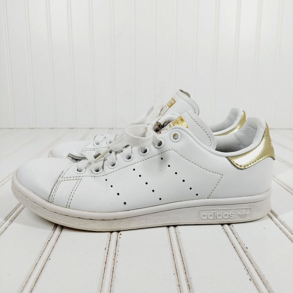 adidas Stan Smith Women's White Leather Athletic Shoe D979 - Picture 1 of 13
